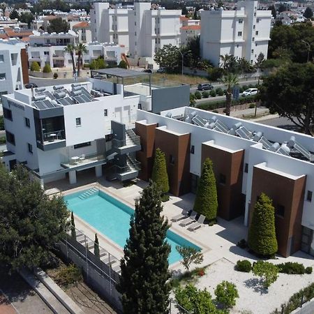 Victoria Suites Paphos Bagian luar foto