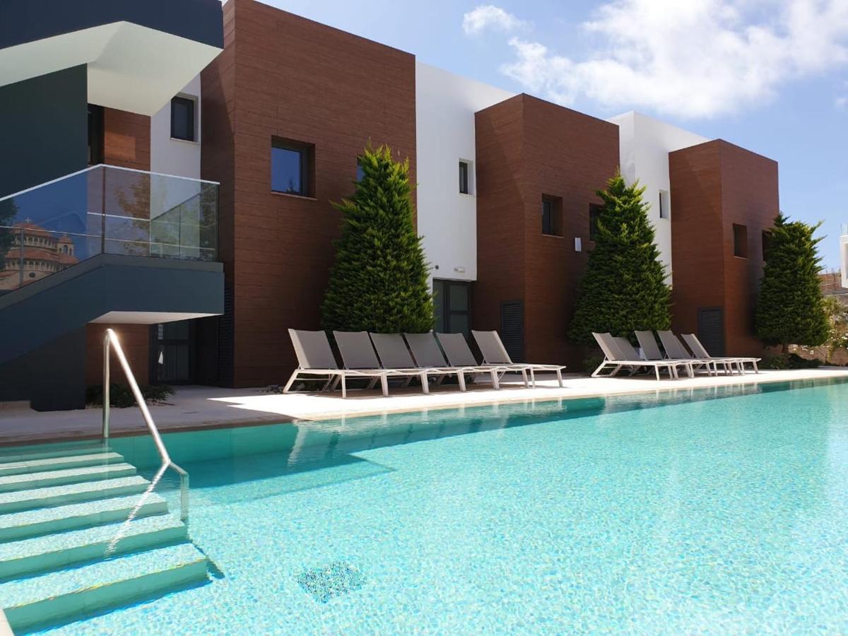 Victoria Suites Paphos Bagian luar foto