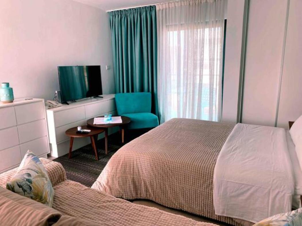 Victoria Suites Paphos Bagian luar foto