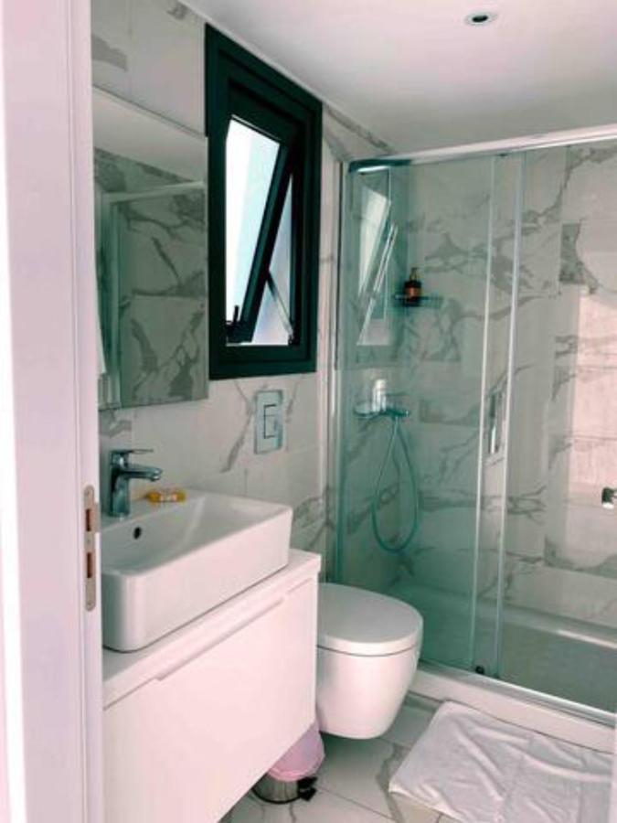 Victoria Suites Paphos Bagian luar foto