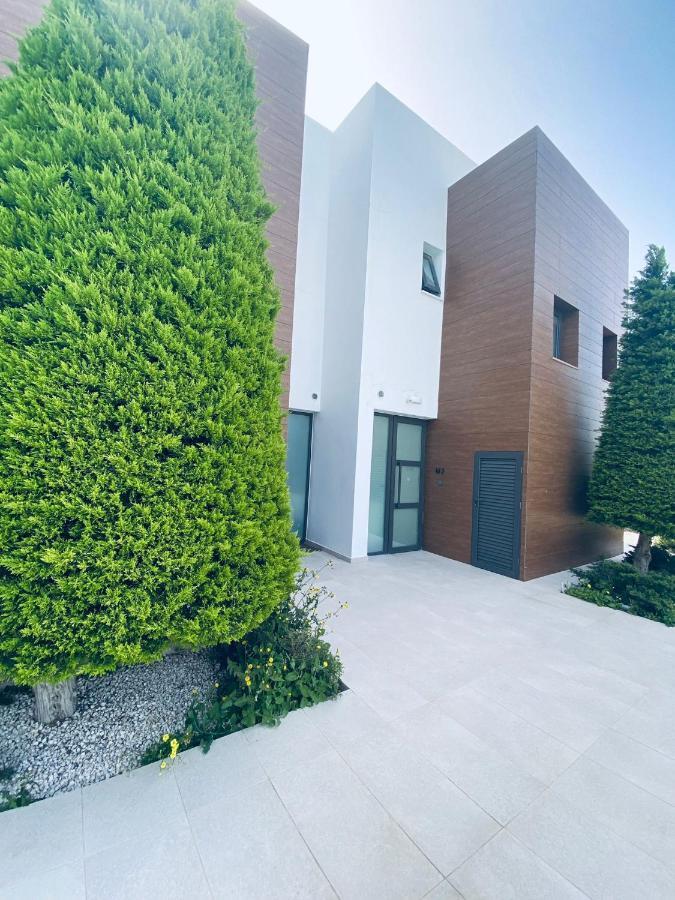 Victoria Suites Paphos Bagian luar foto