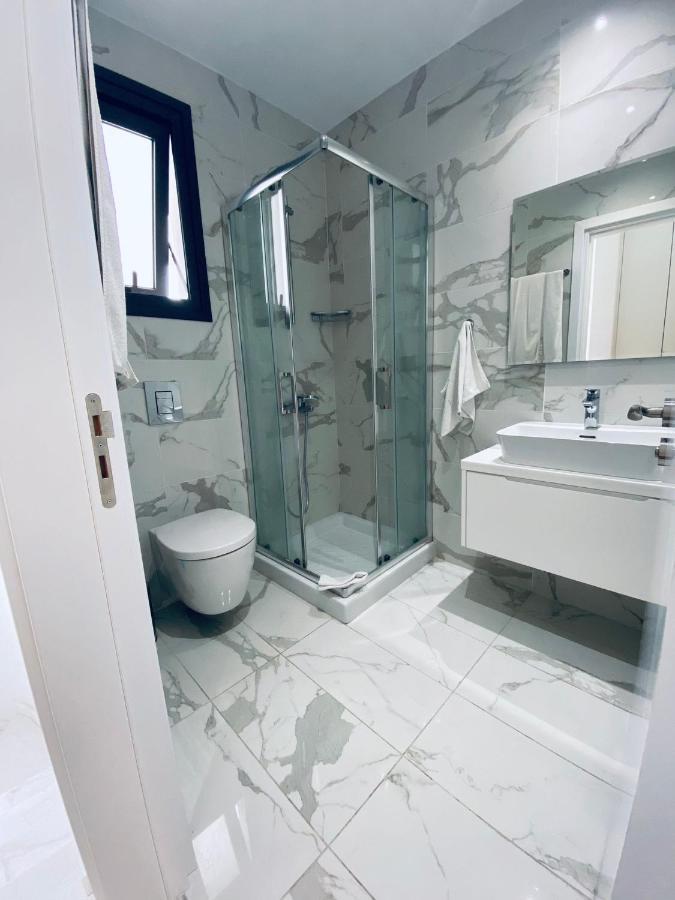 Victoria Suites Paphos Bagian luar foto