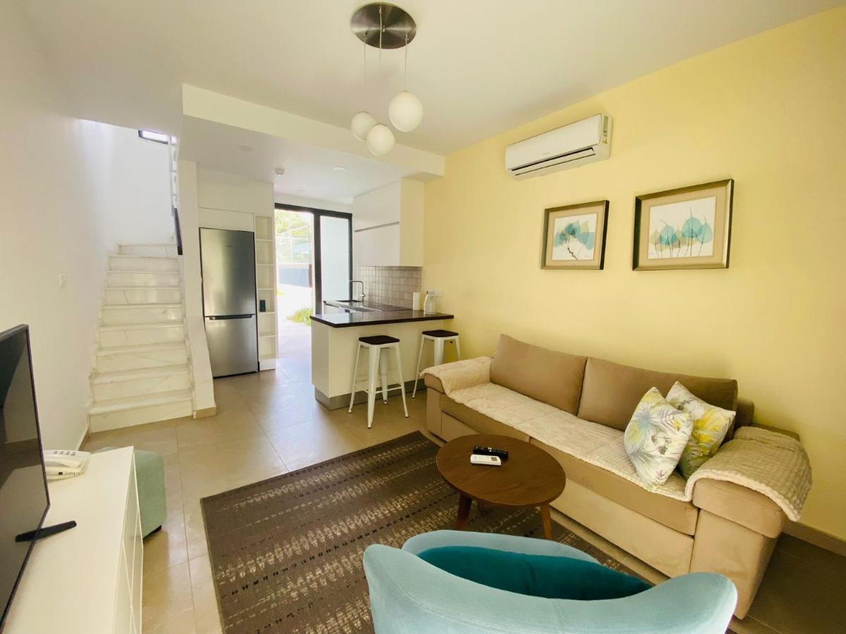Victoria Suites Paphos Bagian luar foto