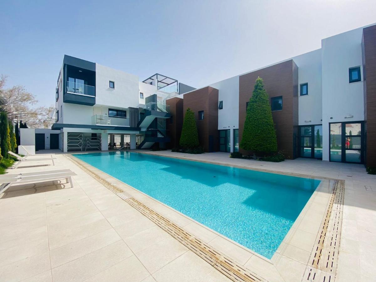 Victoria Suites Paphos Bagian luar foto